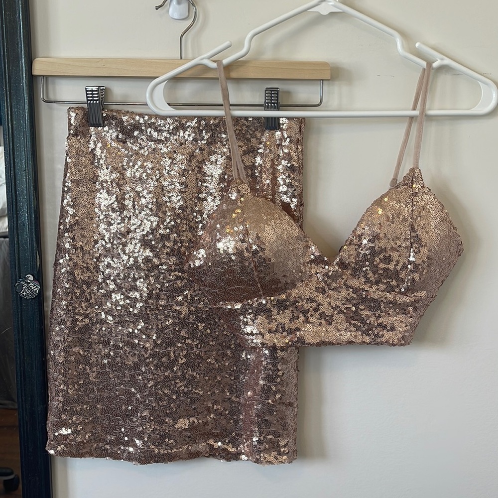 Party Outfit; bralette & skirt !